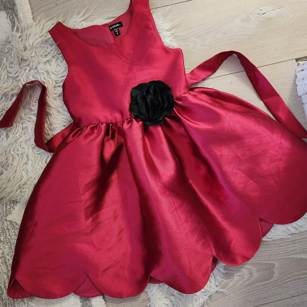 Elegant Red Kids Dress with Black Flower Accent